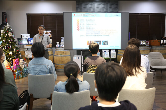 雷科管理處主管先介紹公司簡介。