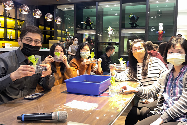 「吃碳吧!光合機器工作坊」帶你從水耕新進變先進 一同當個生菜富翁