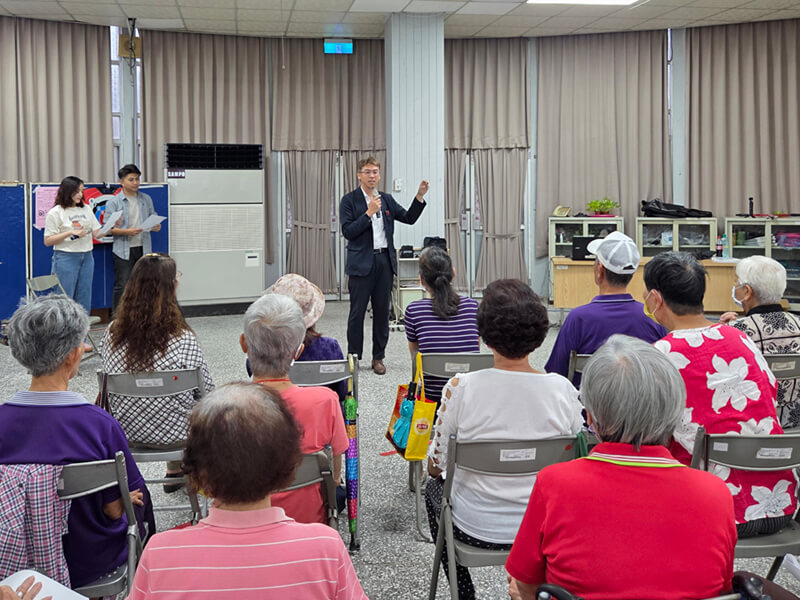 阿公阿嬤ㄟ青春歌–長青樂齡前進音樂廳計畫