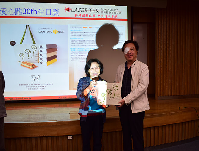 雷科福委會與心路基金會愛心合作,採買員工生日禮品。 雷科福委會與心路基金會愛心合作,採買員工生日禮品。