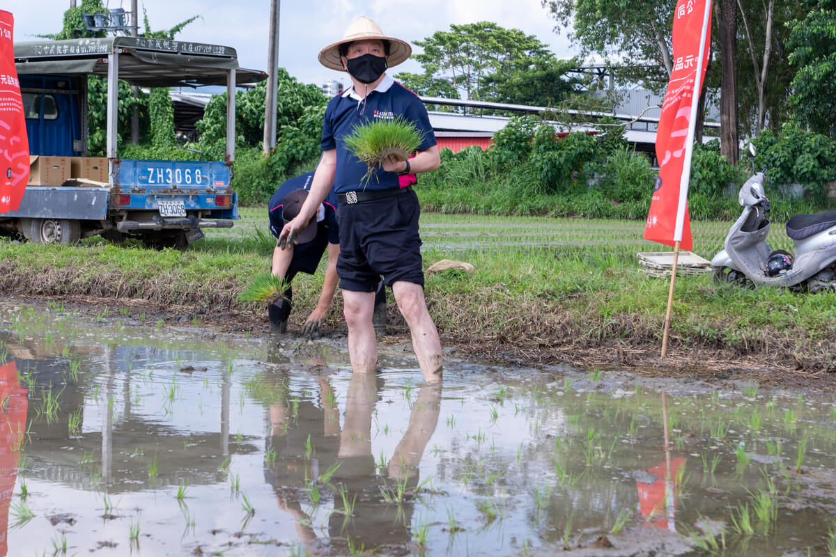 種夏永續 中山偕雷科畊耘在地。 種夏永續 中山偕雷科畊耘在地。