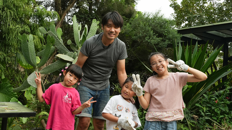 透過幼蟲視角一同成為螢河領航員。