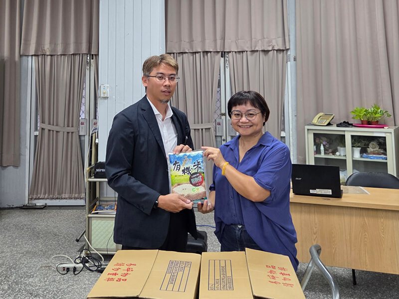 阿公阿嬤ㄟ青春歌–長青樂齡前進音樂廳計畫。