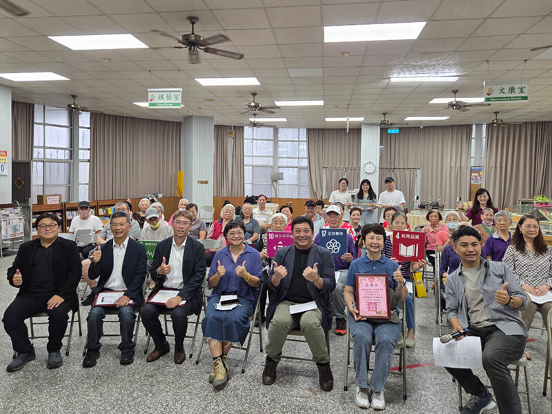 阿公阿嬤ㄟ青春歌–長青樂齡前進音樂廳計畫。